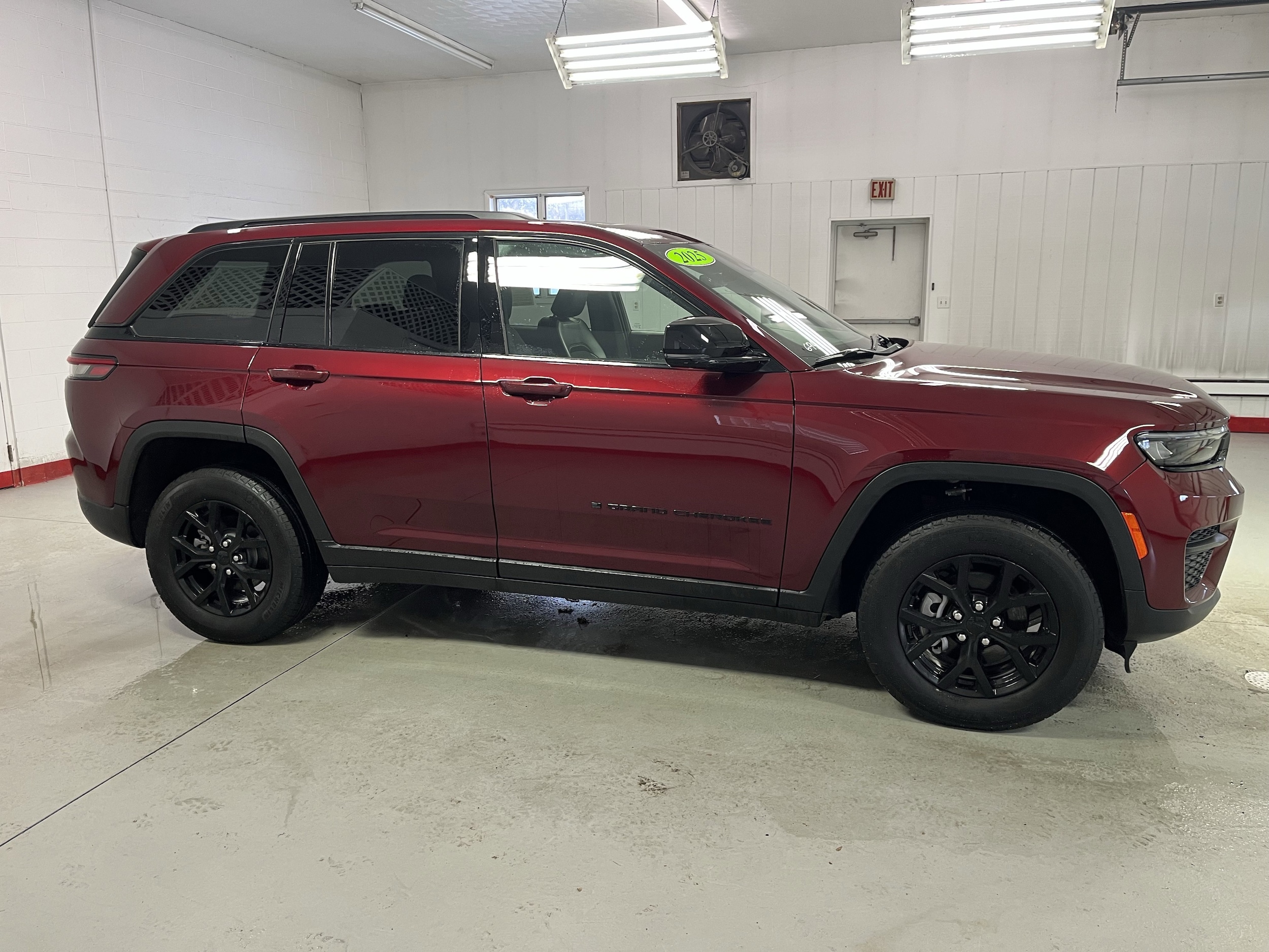 2025 Jeep Grand Cherokee Altitude's photo