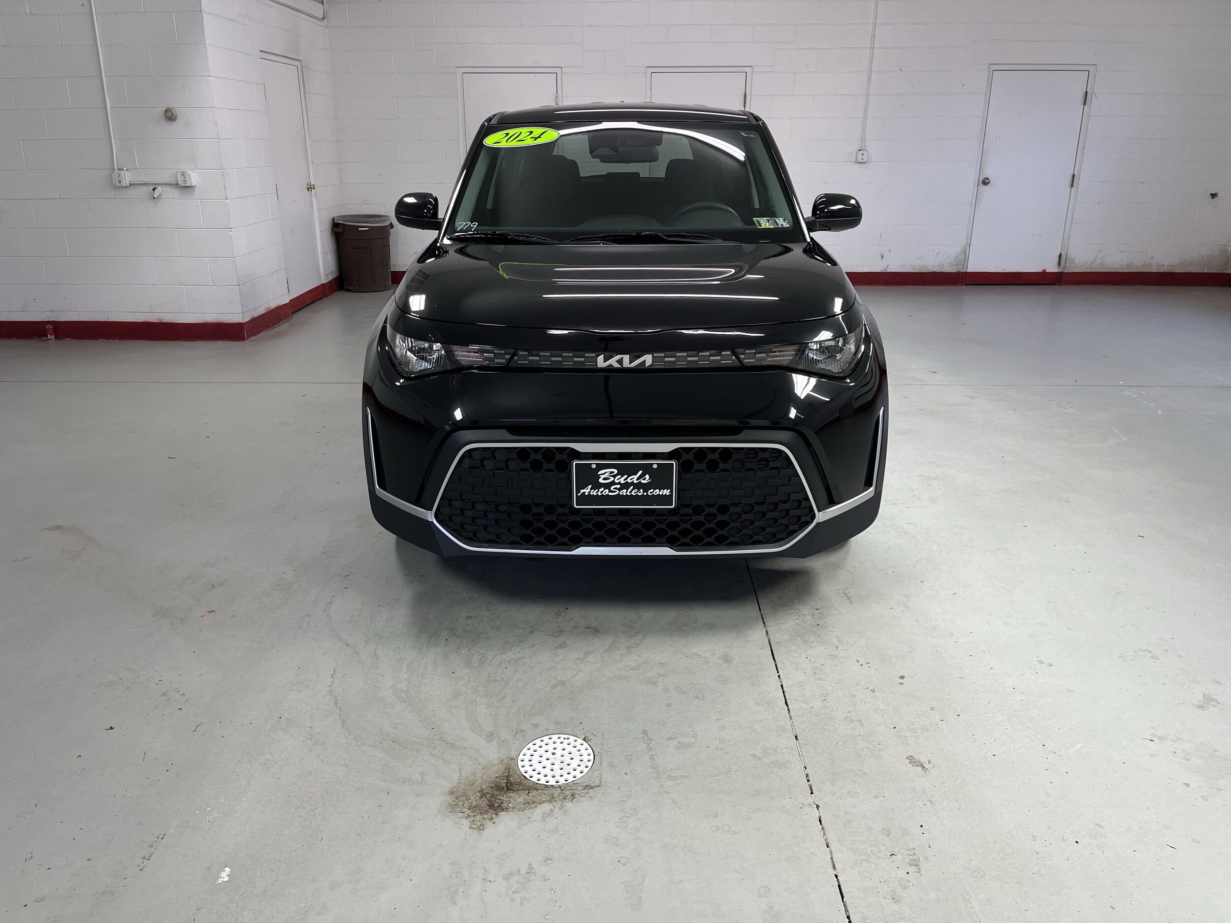 2024 Kia Soul LX S photo 2