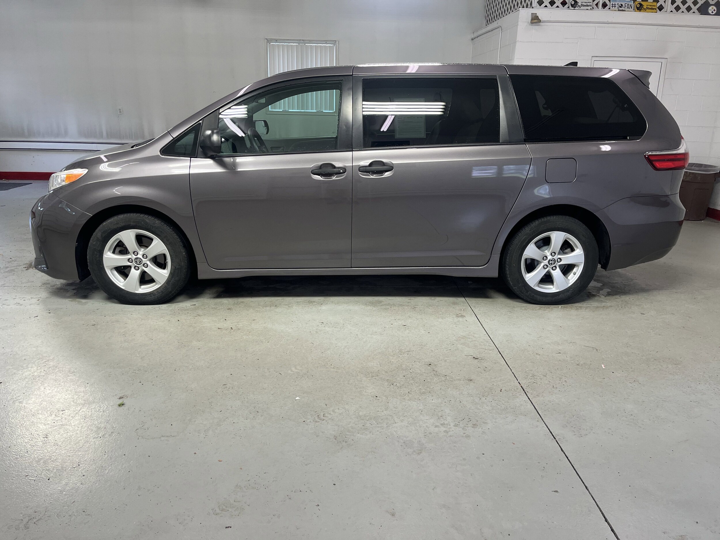 2020 Toyota Sienna L photo 4