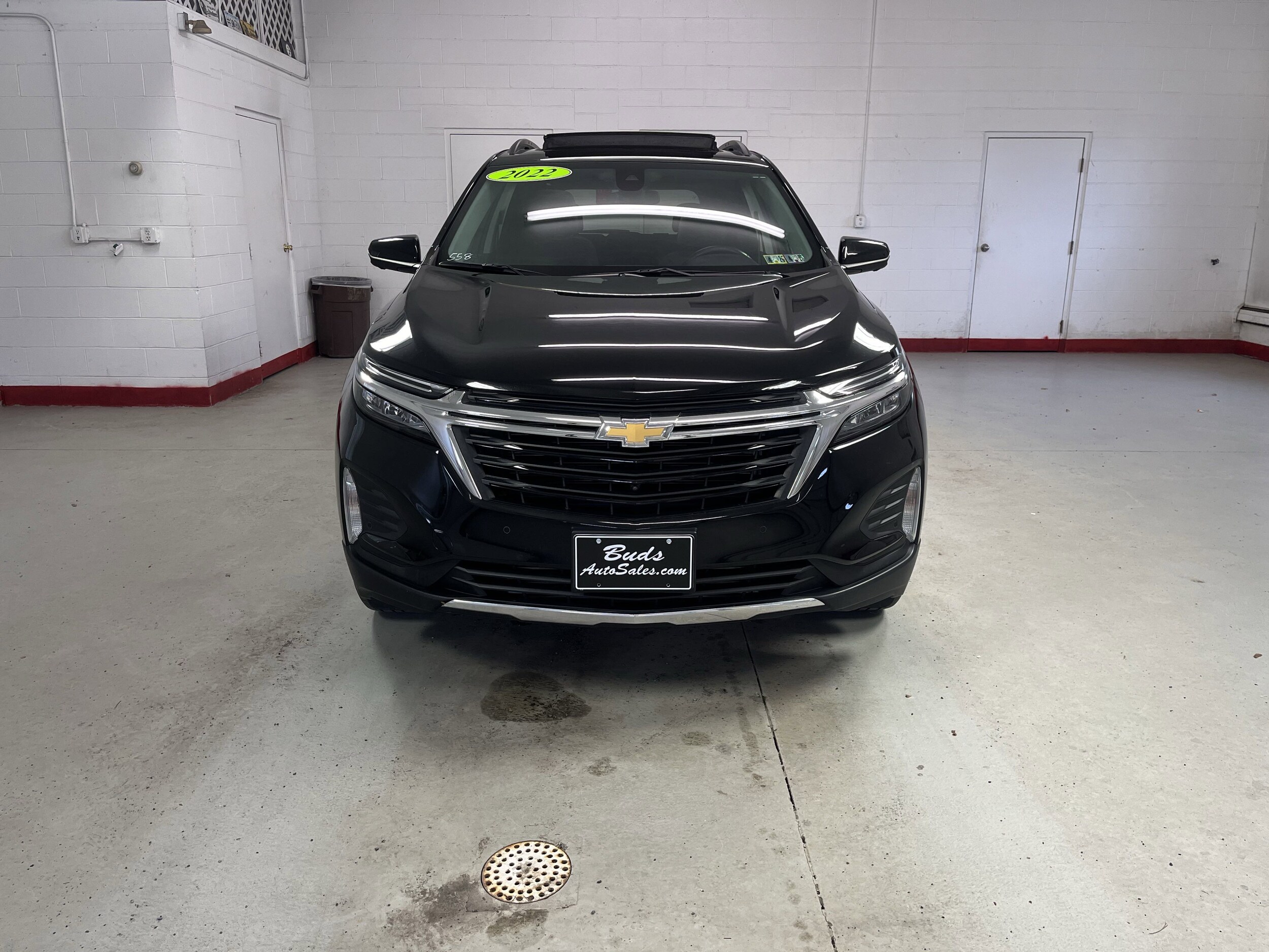 2022 Chevrolet Equinox LT photo 2