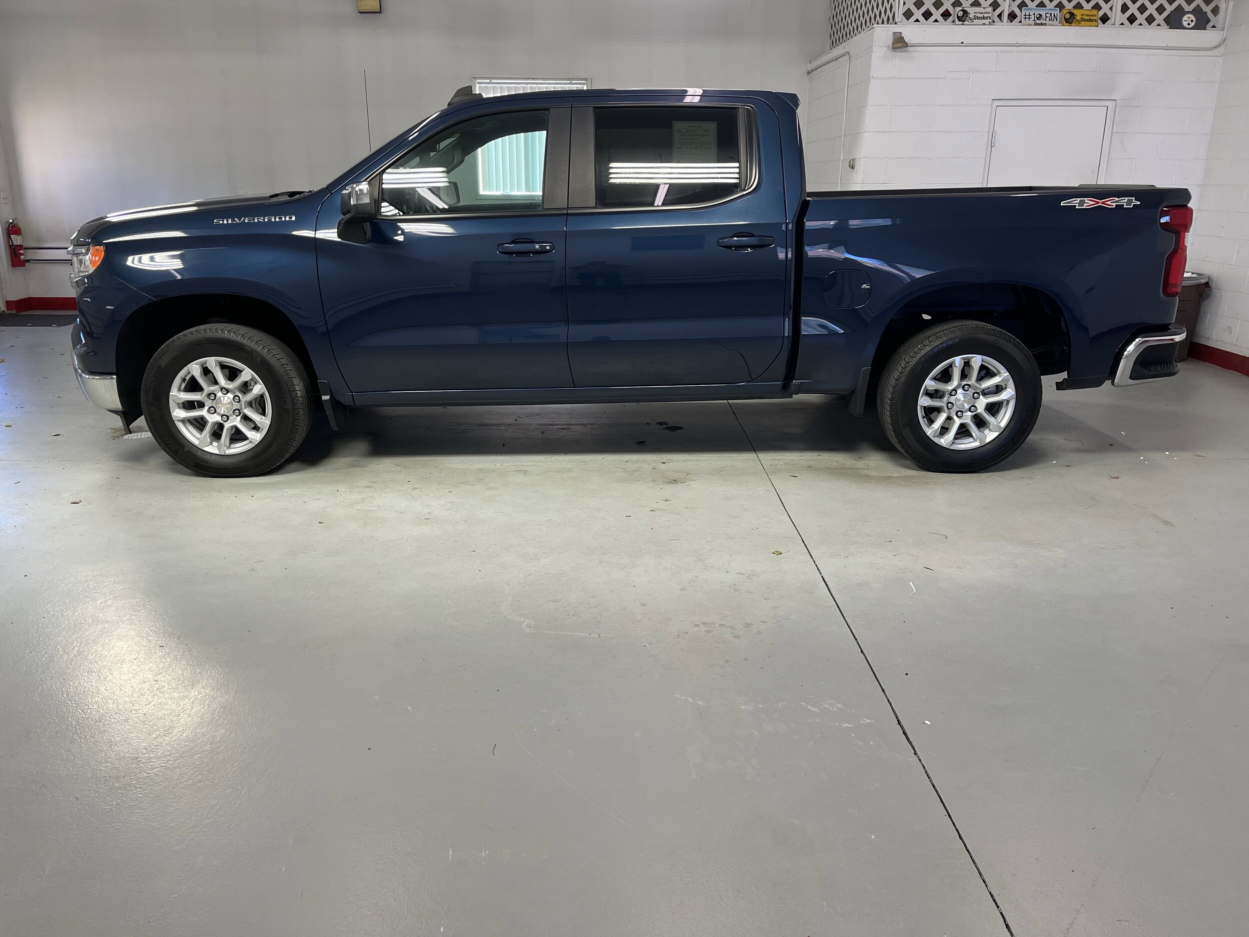 2022 Chevrolet Silverado 1500 LT photo 4