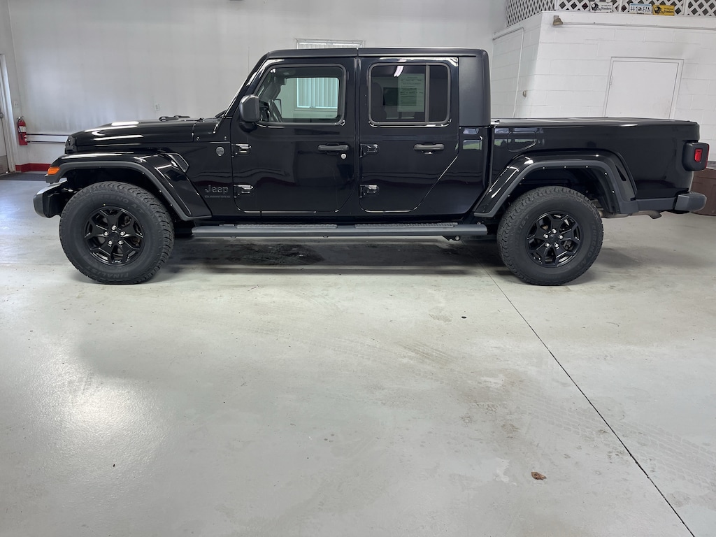 Used 2023 Jeep Gladiator Willys Truck Crew Cab