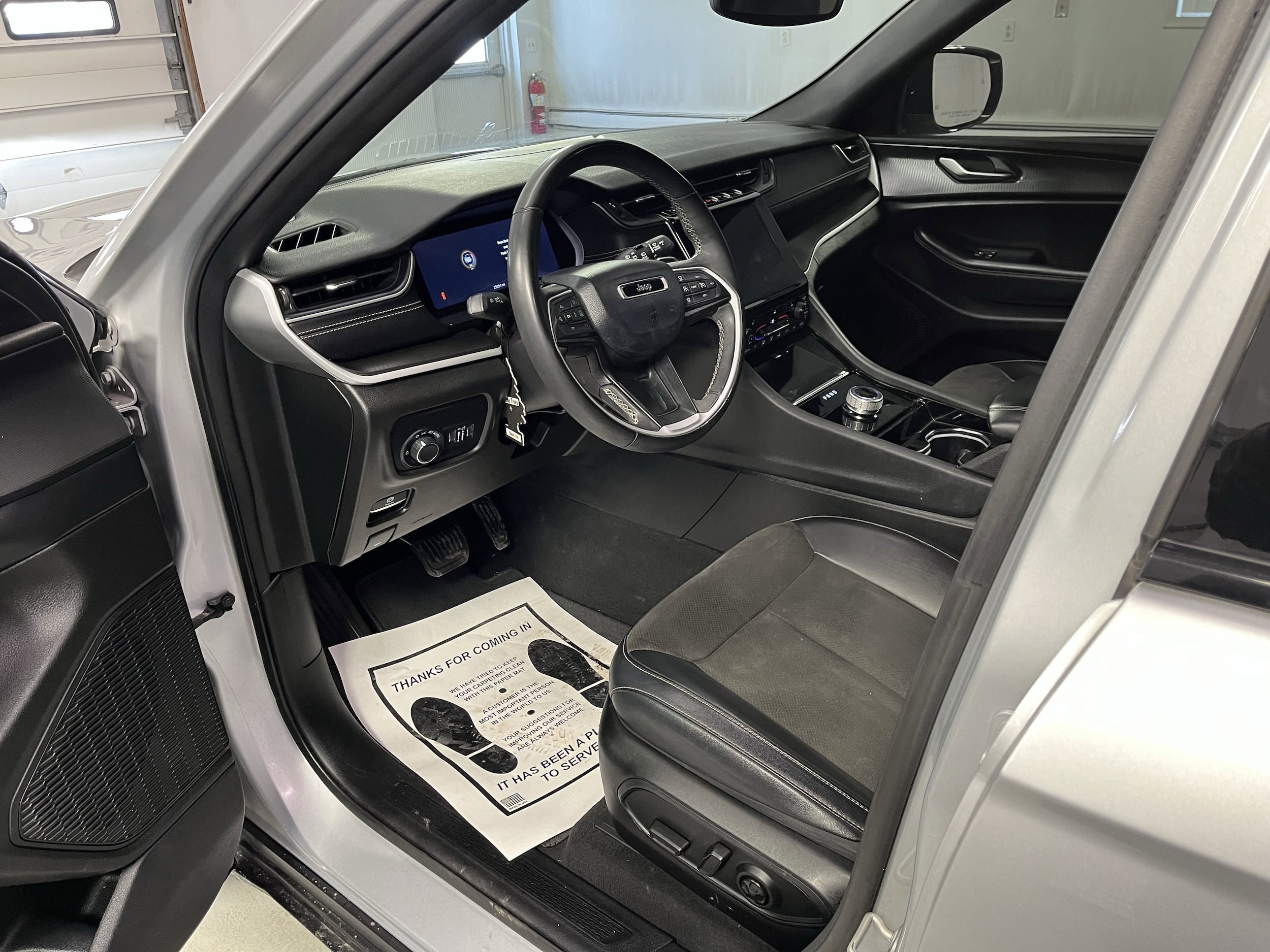 2023 Jeep Grand Cherokee Altitude - Photo 11