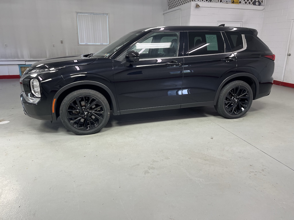 Used 2023 Mitsubishi Outlander SE Black Edition SUV