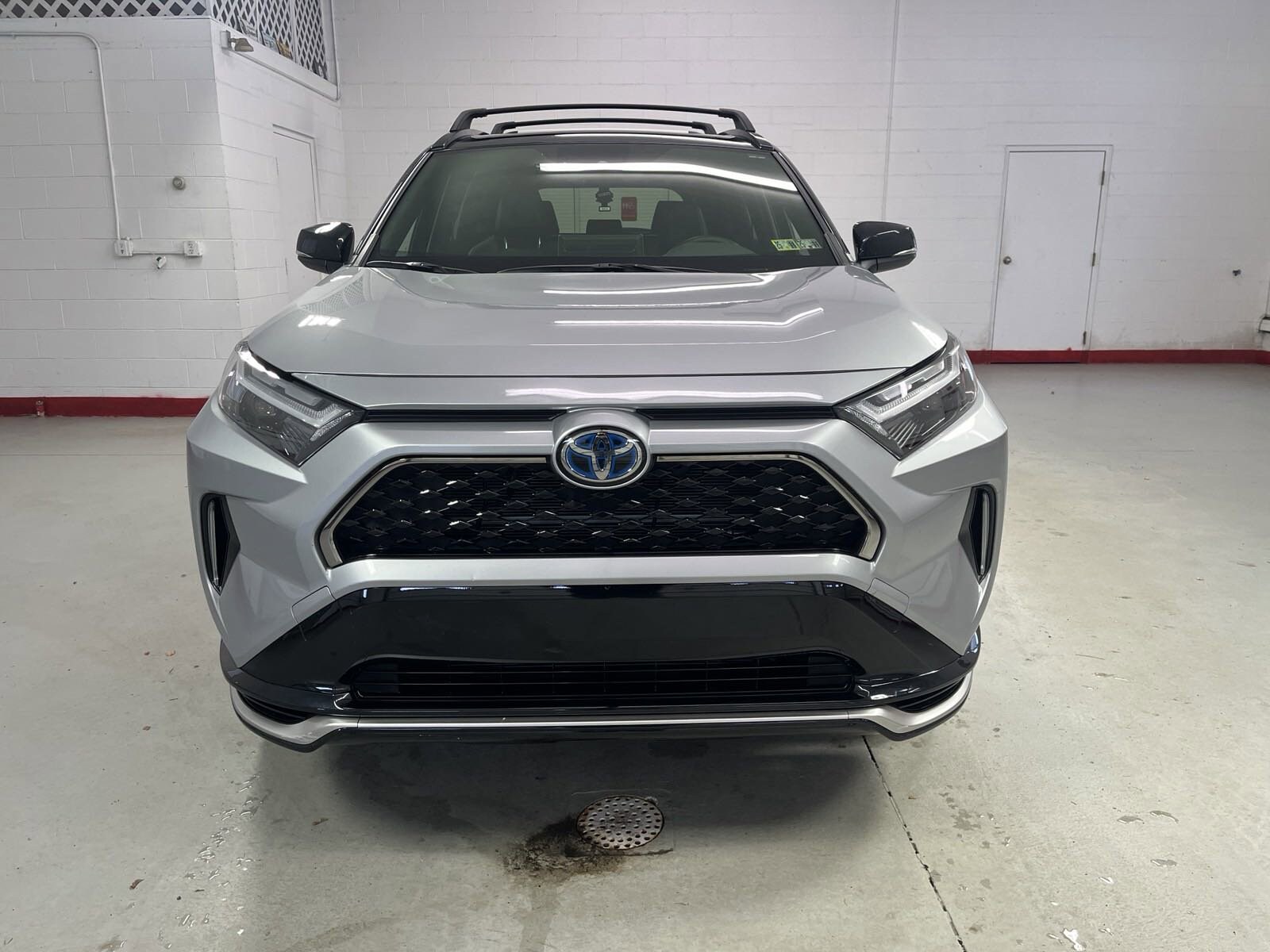 2022 Toyota RAV4 Prime XSE photo 2