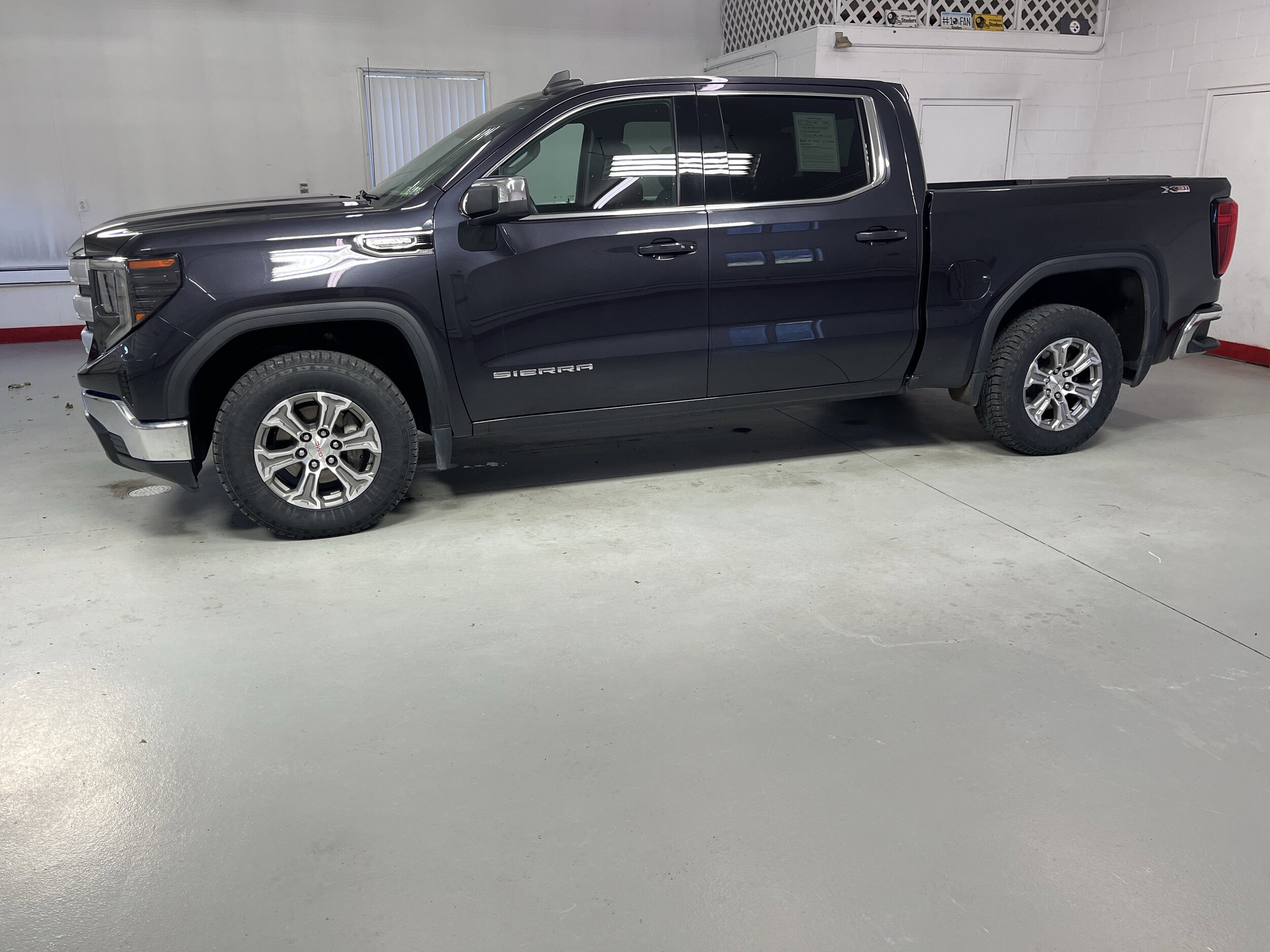 2023 Gmc Sierra 1500 SLE photo 3