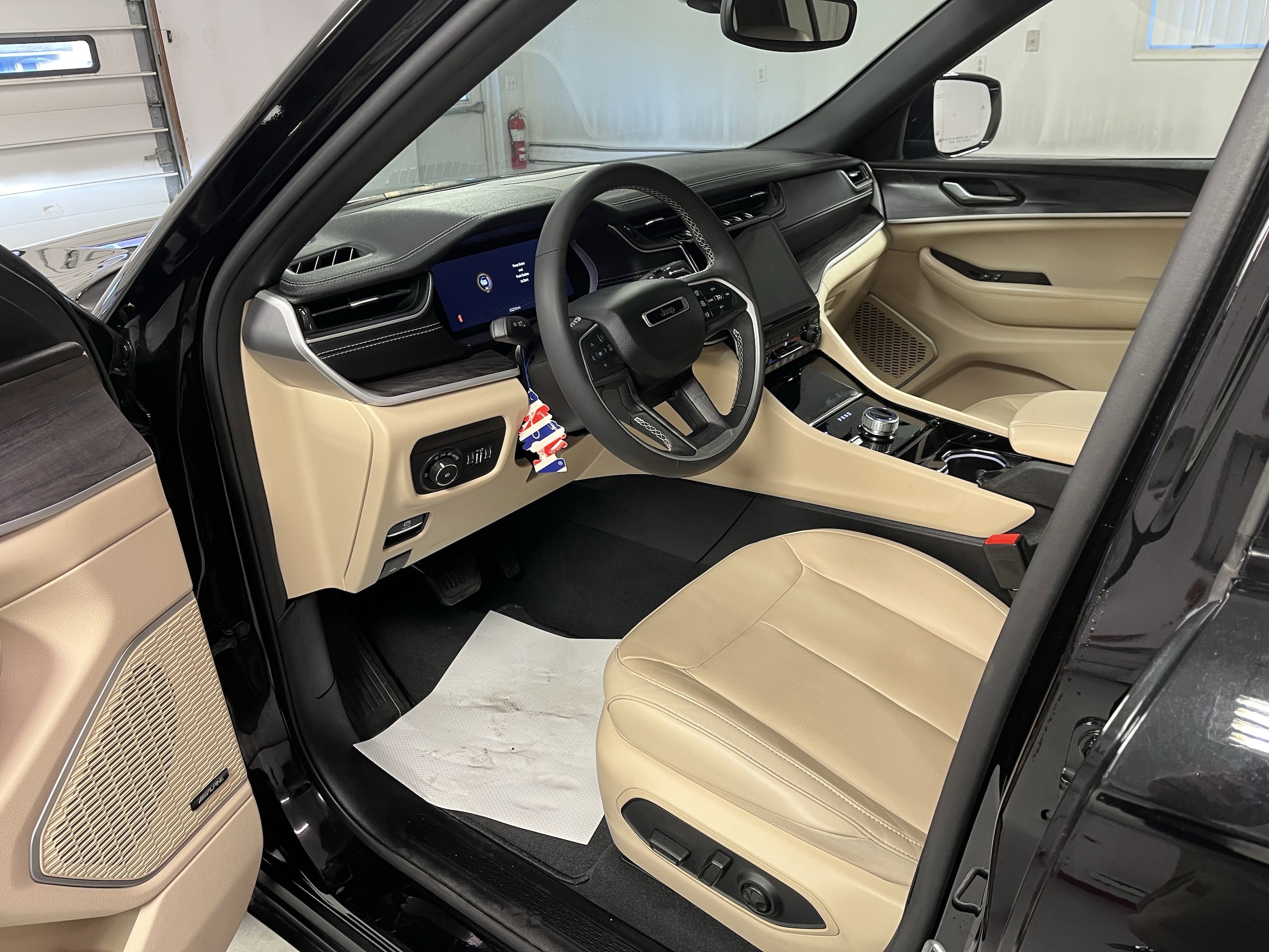 2023 Jeep Grand Cherokee Limited - Photo 11