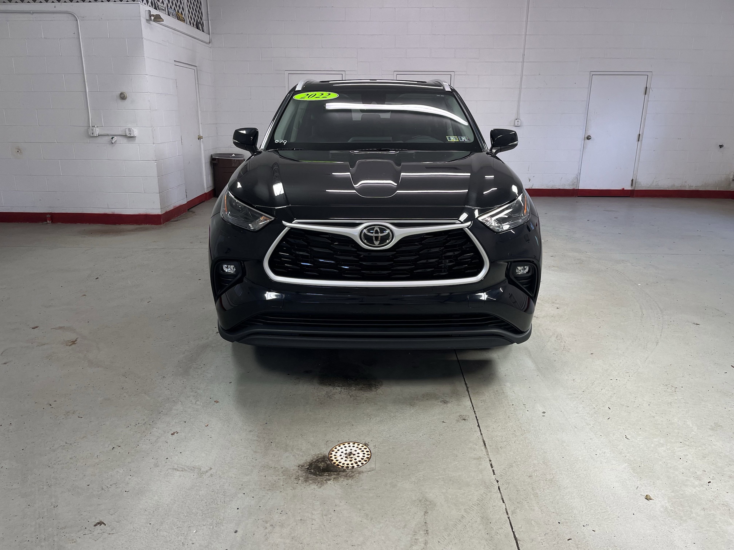 2022 Toyota Highlander XLE photo 2
