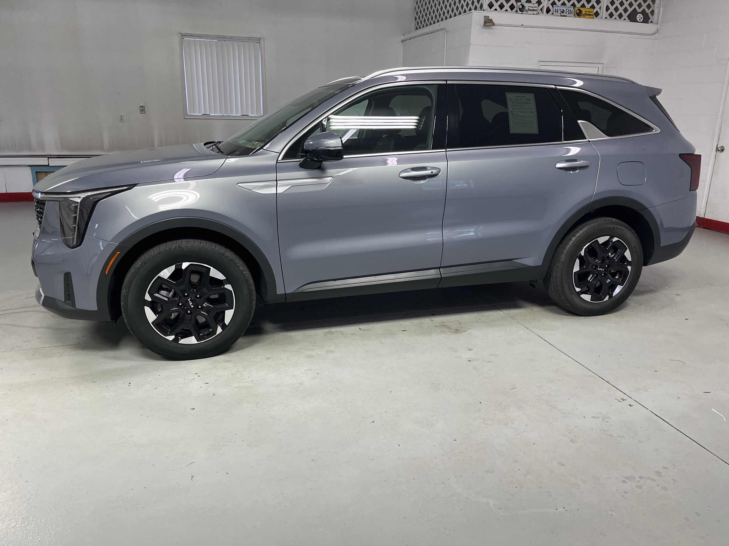 2024 Kia Sorento S photo 3