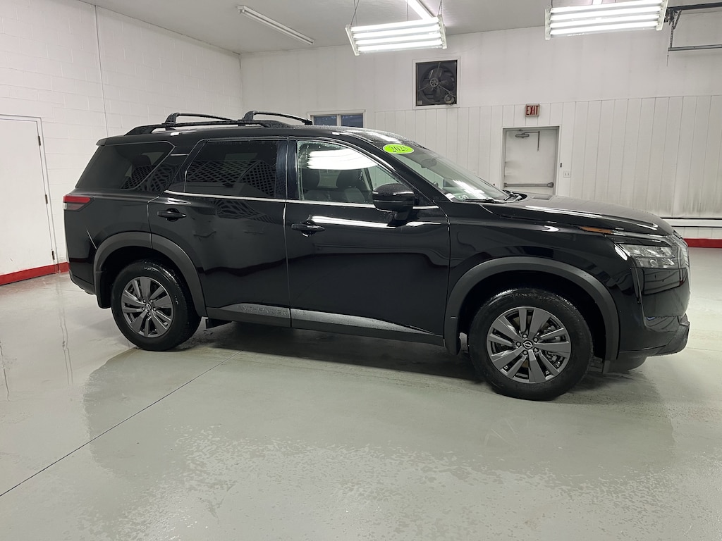 Used 2025 Nissan Pathfinder SV SUV