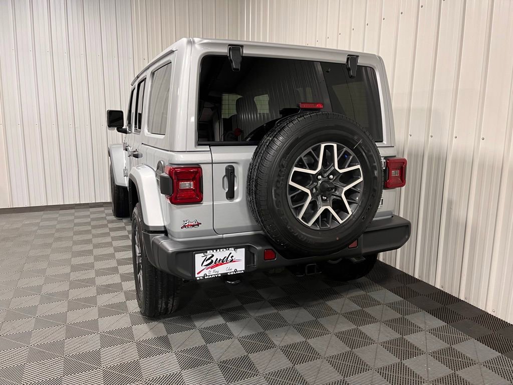 2024 Jeep Wrangler Sahara photo 3