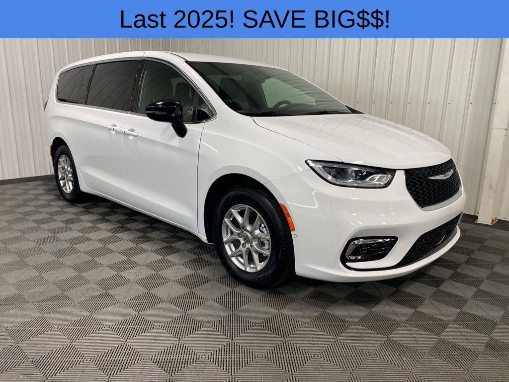 2025 Chrysler Pacifica Select's photo