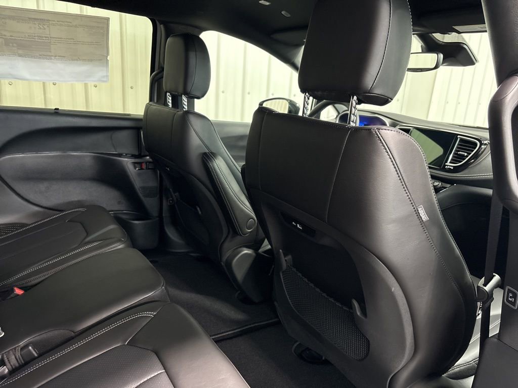 2026 Chrysler Pacifica Select - Photo 17