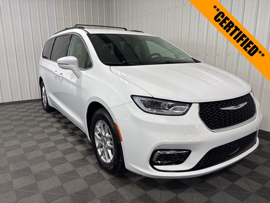 2022 Chrysler Pacifica Touring L photo 2