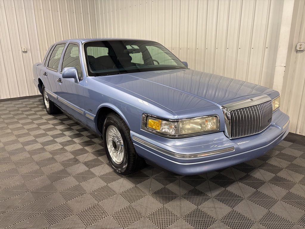 1995 Lincoln Town Car Executive photo 2