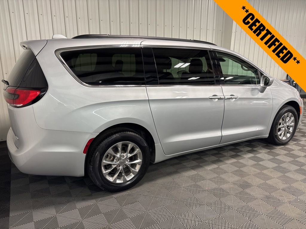 2022 Chrysler Pacifica Touring L photo 3