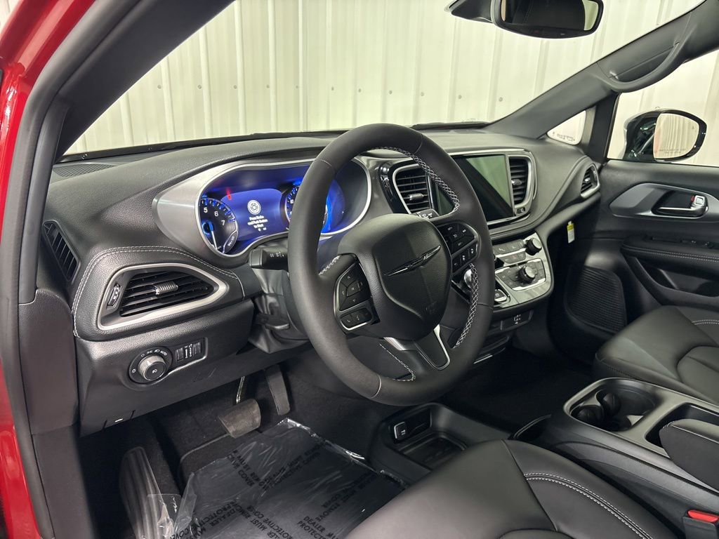 2026 Chrysler Pacifica photo 3