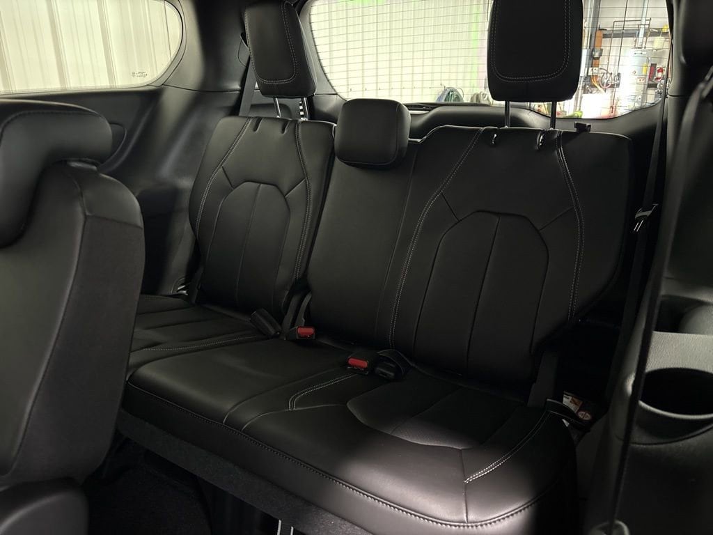 2026 Chrysler Pacifica Select - Photo 14