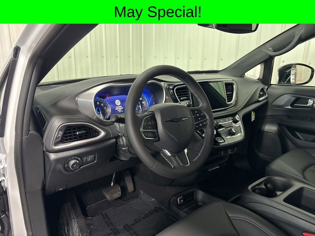 2026 Chrysler Pacifica Select - Photo 9