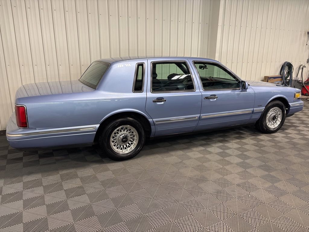 1995 Lincoln Town Car Executive photo 3