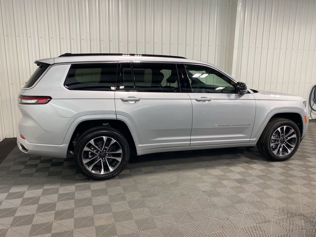 New Silver Zynith 2025 Jeep Grand Cherokee L in Celina, OH | VIN