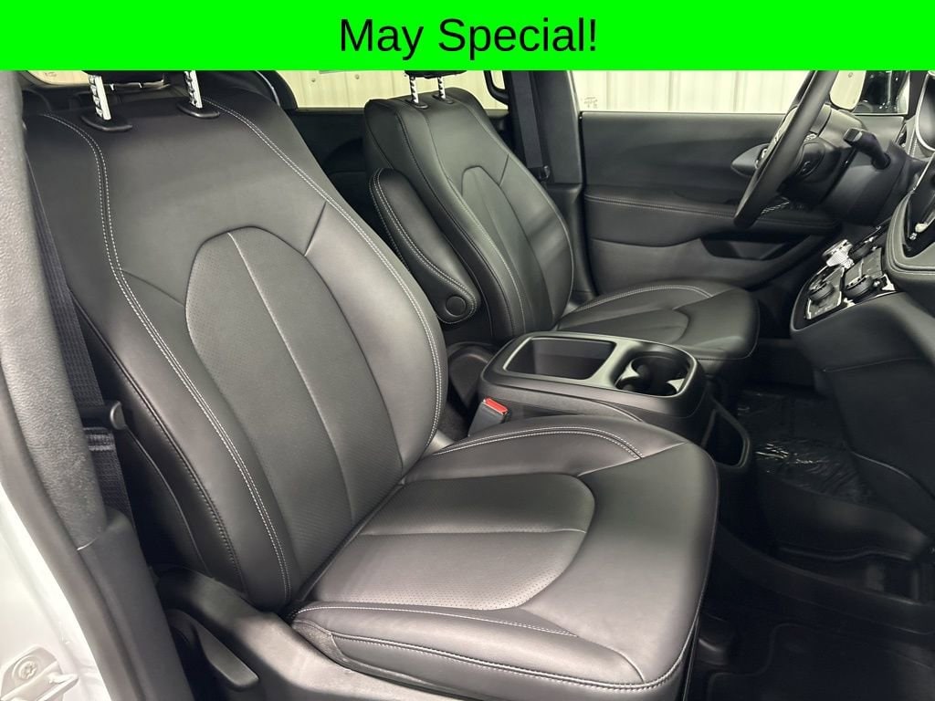 2026 Chrysler Pacifica Select - Photo 16