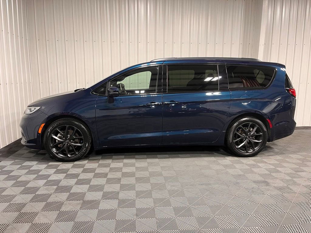 Certified 2022 Chrysler Pacifica Limited with VIN 2C4RC1GG3NR183141 for sale in Celina, OH