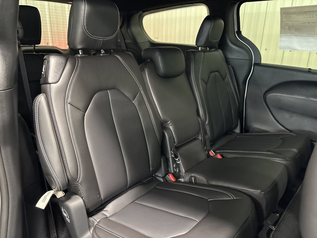 2026 Chrysler Pacifica Select - Photo 18