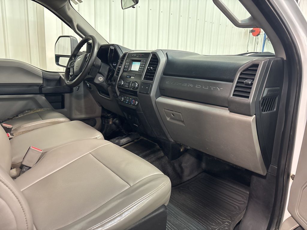 2017 Ford F-550 - Photo 12