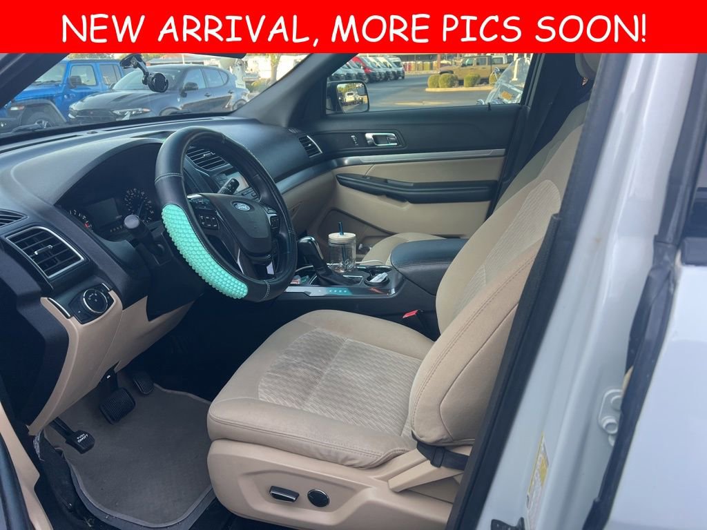2017 Ford Explorer Base photo 3