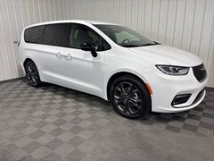 2026 Chrysler Pacifica Select Passenger Van