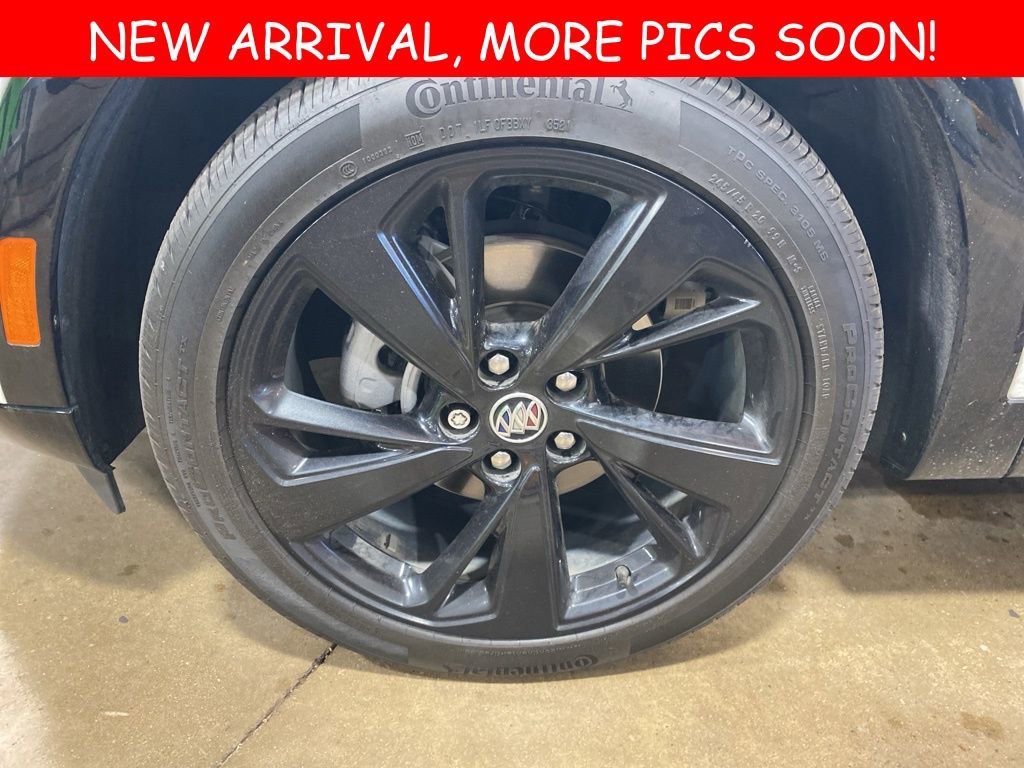 2022 Buick Envision Essence photo 2