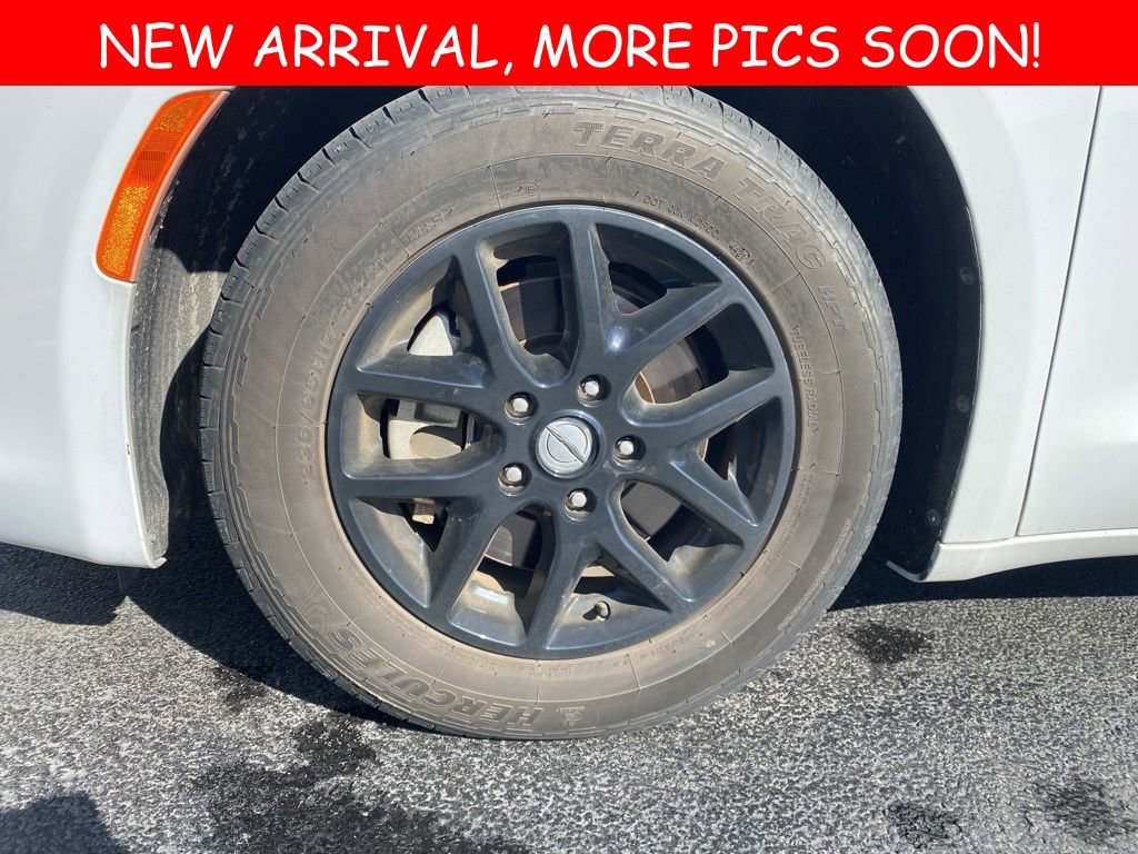 2021 Chrysler Voyager LXi photo 2