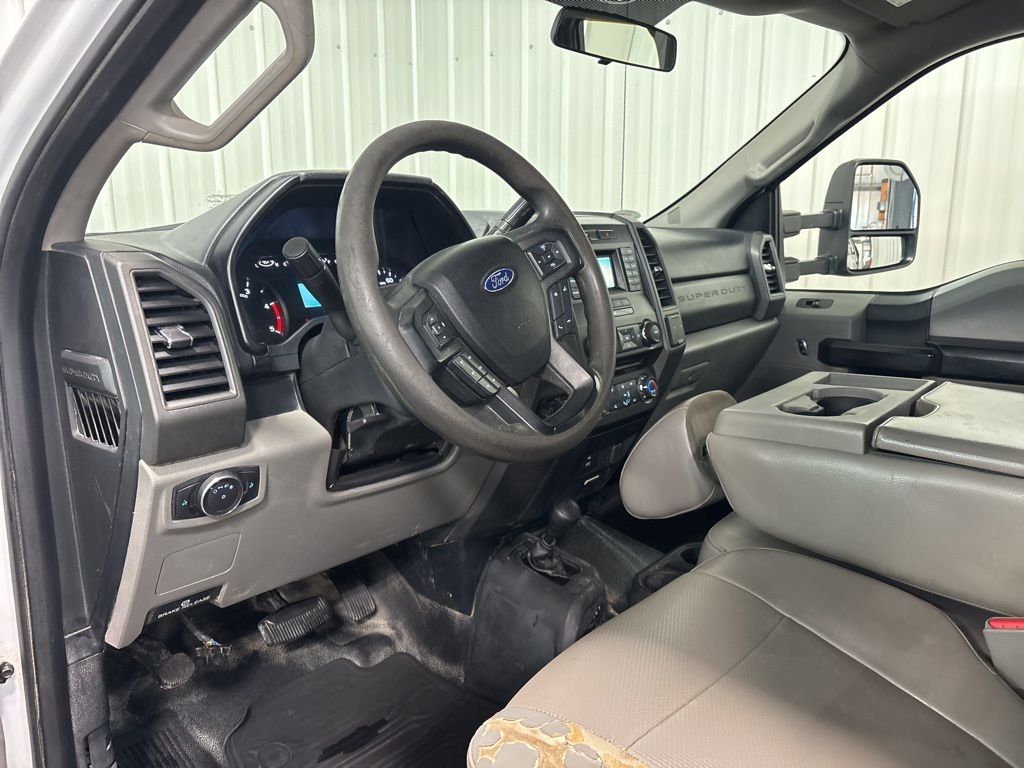 2017 Ford F-550 - Photo 8