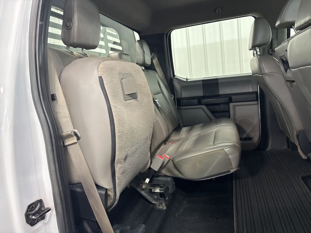 2017 Ford F-550 - Photo 15