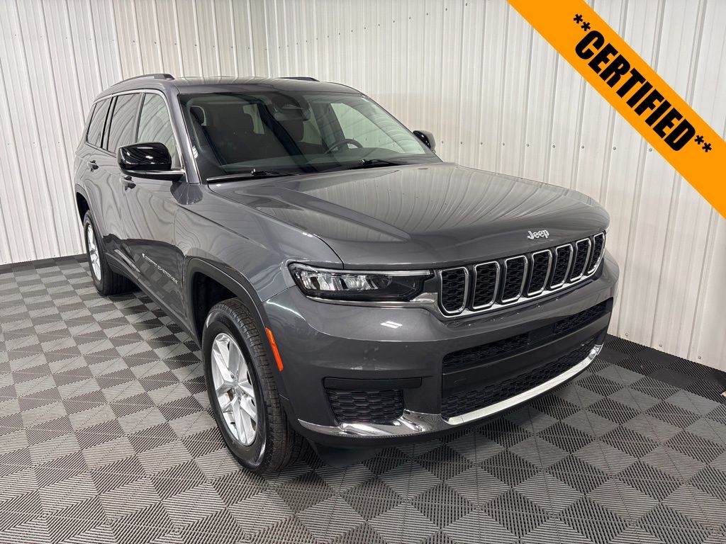 2022 Jeep Grand Cherokee Laredo photo 2