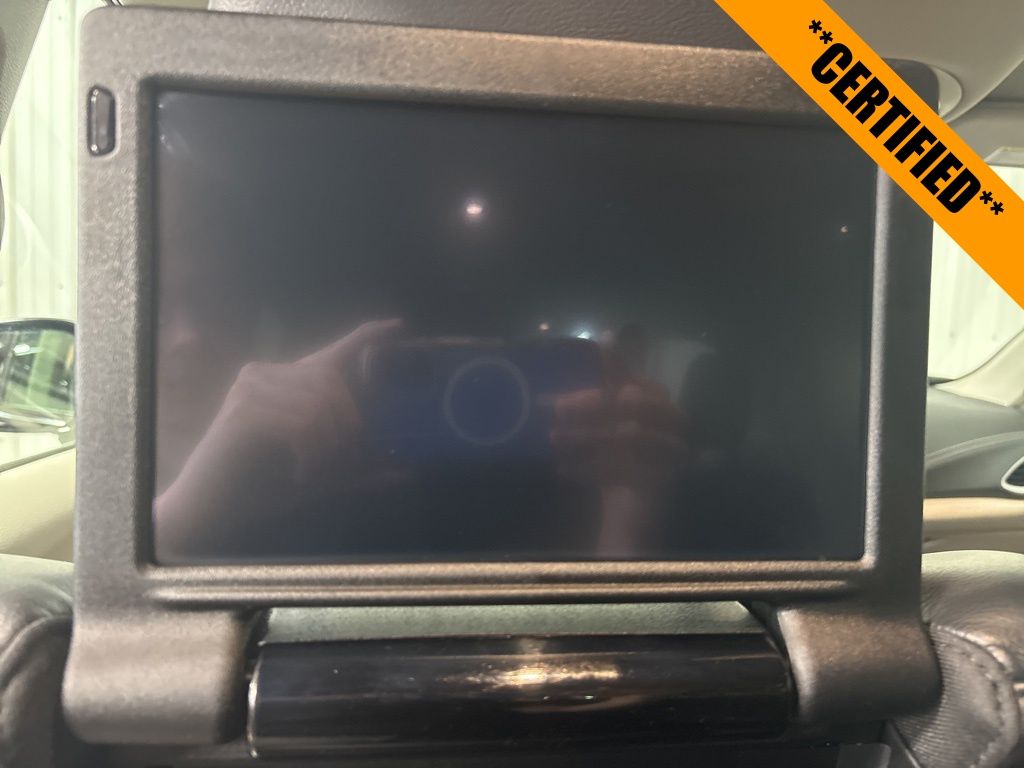 2022 Chrysler Pacifica Touring L photo 2