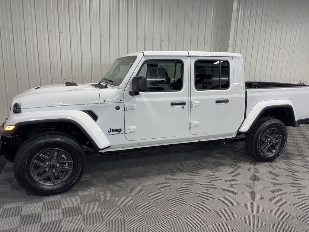 2025 Jeep Gladiator Sport S photo 3