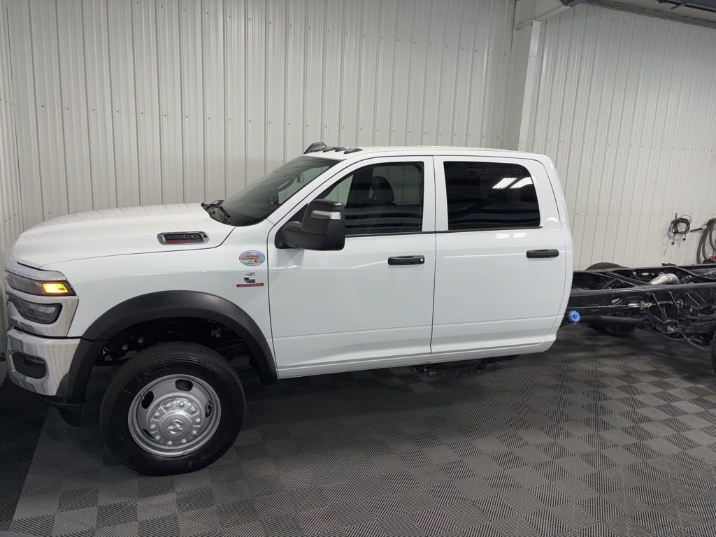2025 Ram 5500 Tradesman photo 2