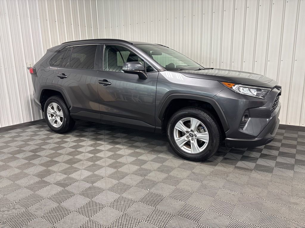2021 Toyota RAV4 XLE's photo