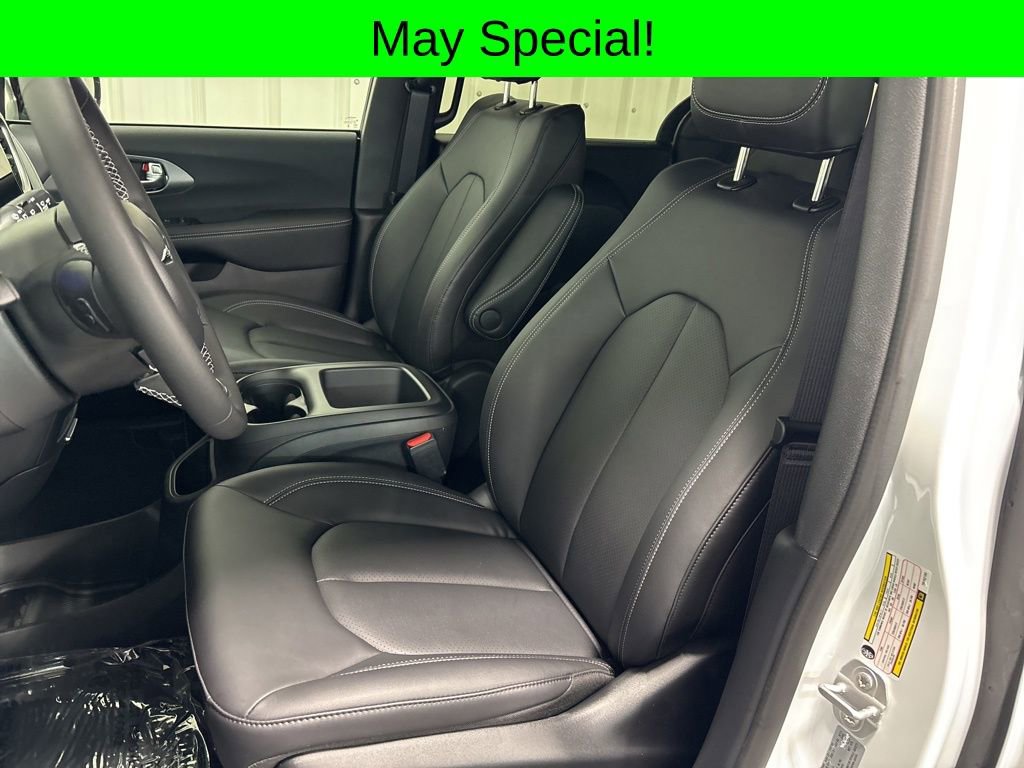 2026 Chrysler Pacifica Select - Photo 10
