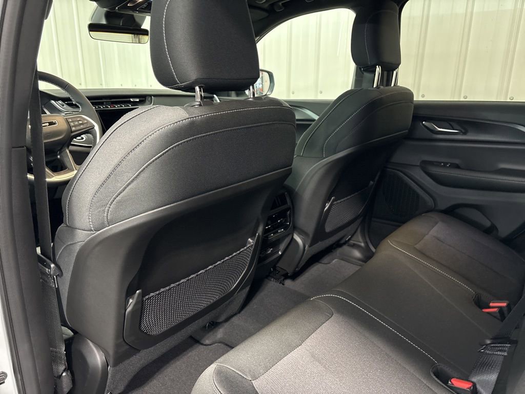 2025 Jeep Grand Cherokee Laredo - Photo 11