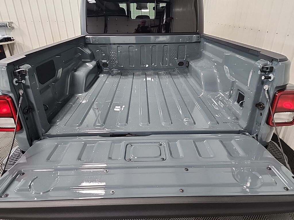 New 2025 Jeep Gladiator Sport S Pickup