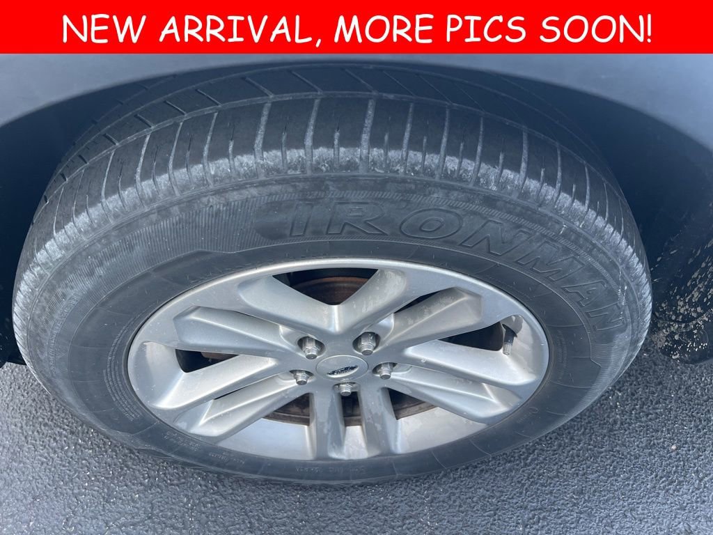 2017 Ford Explorer Base photo 2