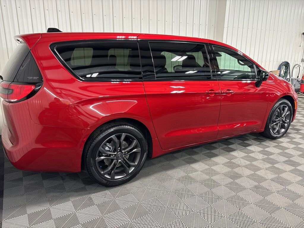New 2026 Chrysler Pacifica Select Passenger Van