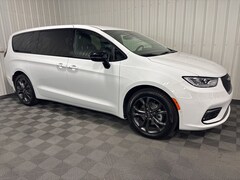 2026 Chrysler Pacifica Select Passenger Van