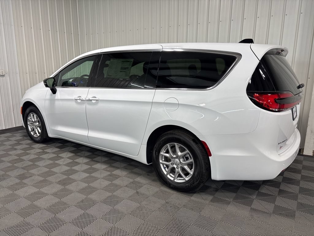 2026 Chrysler Pacifica Select - Photo 6