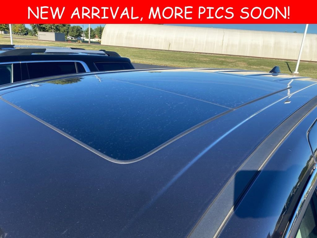 2022 Chrysler Pacifica Hybrid Limited photo 2