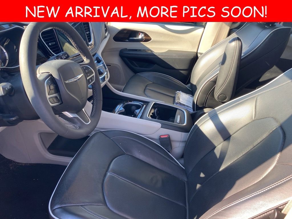 2022 Chrysler Pacifica Hybrid Limited photo 3