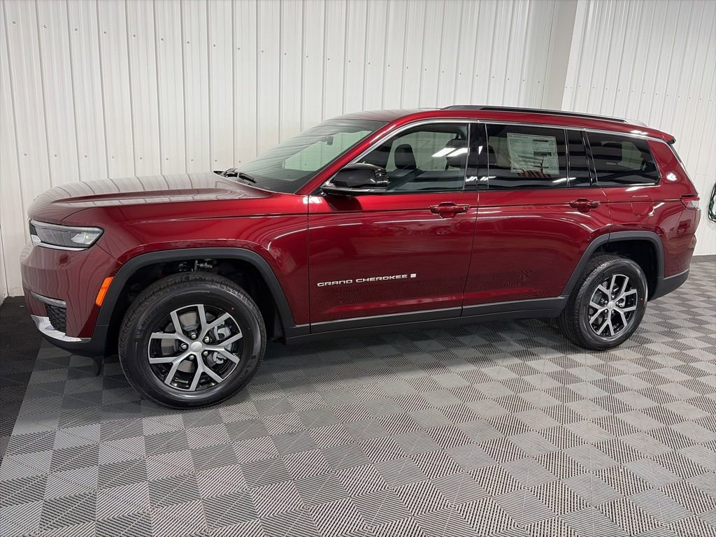 2025 Jeep Grand Cherokee Limited photo 3
